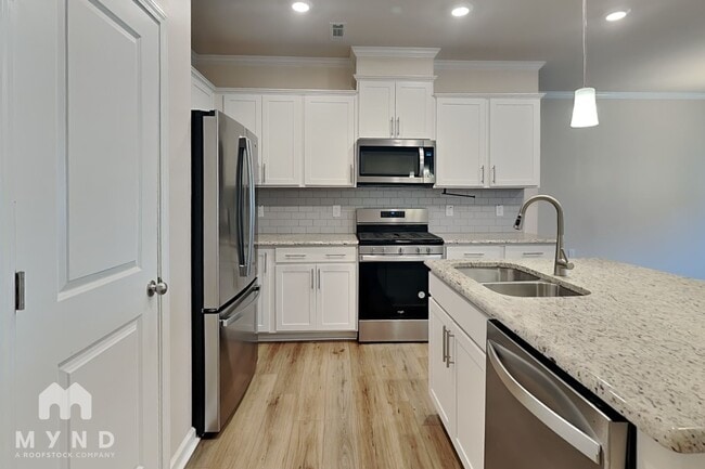 Building Photo - 845 Falls Grove Trl