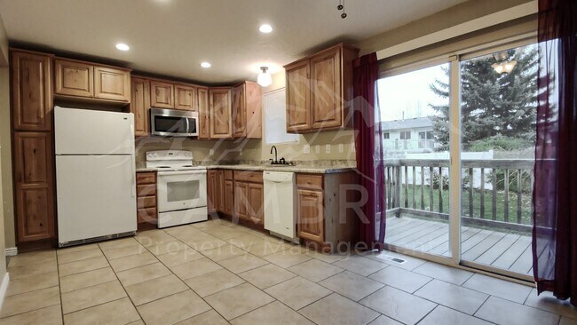 Building Photo - Lovely 4 BR Home in West Valley