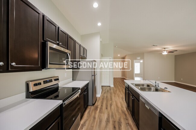 Building Photo - 1423 NE 16th Pl