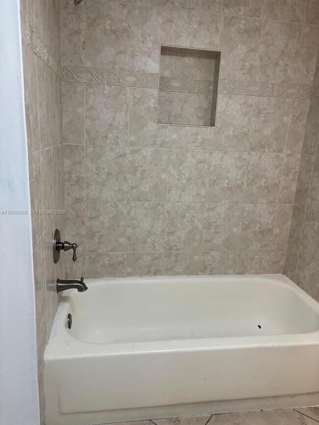 Foto del edificio - 6276 NW 186th St