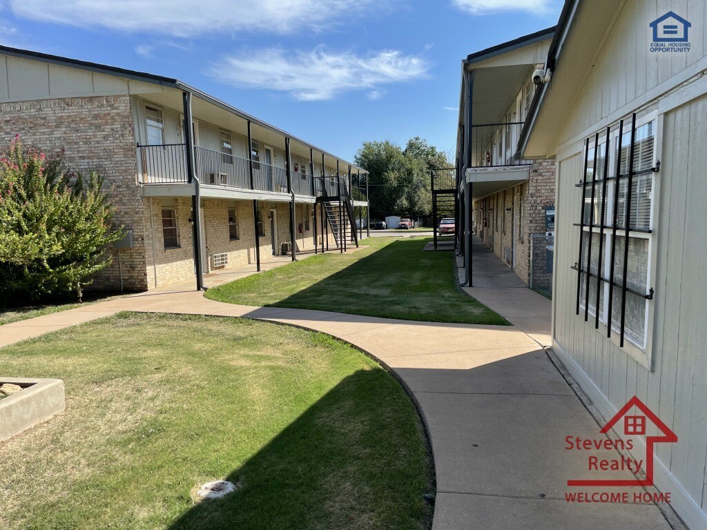 Foto principal - 1502 NW Kingsbury Ave