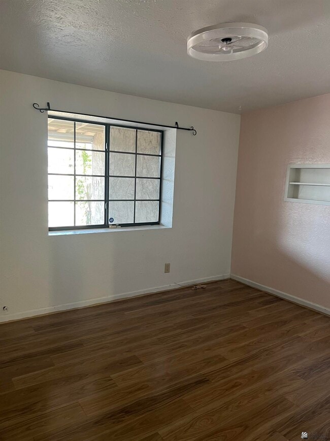 Foto del edificio - 1294 W 19th St