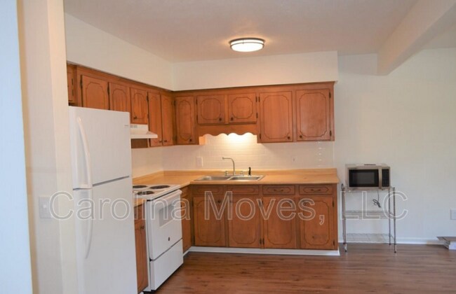 Building Photo - 110 Rose Ln