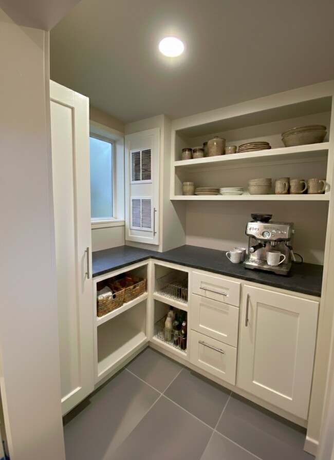 Foto del edificio - 79 Nelson Ave