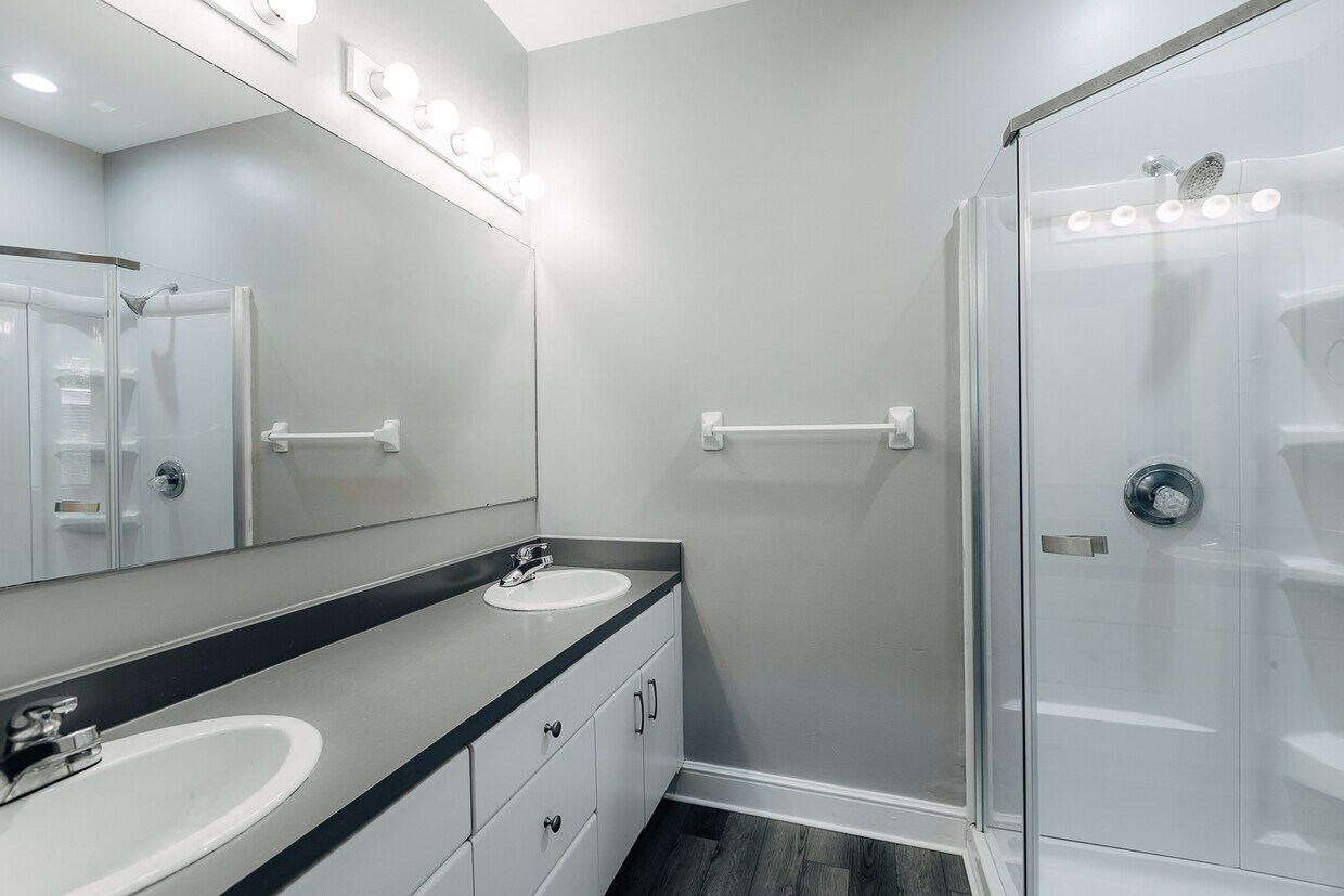 Foto principal - 5879 Nina Pl #1