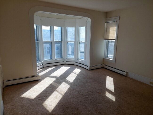 Foto del edificio - 32 S Main St