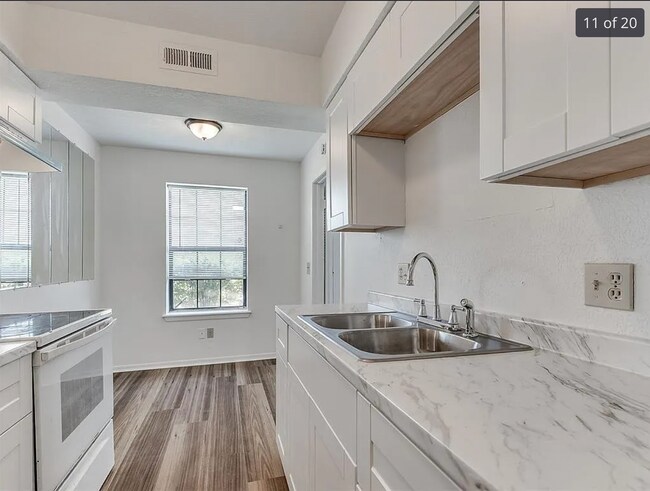 Building Photo - Charming 2 Bed, 1.5 Bath Condo in South OKC — Minutes from I-240