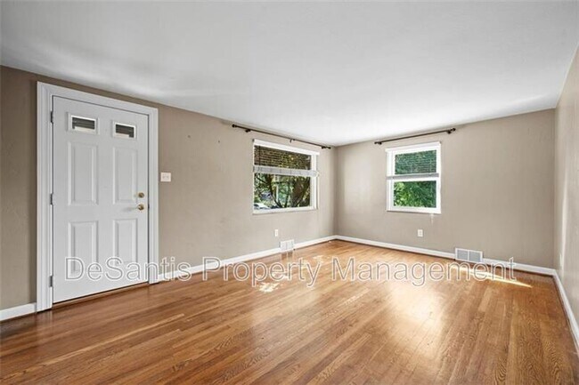 Building Photo - 345 Franklin Dr