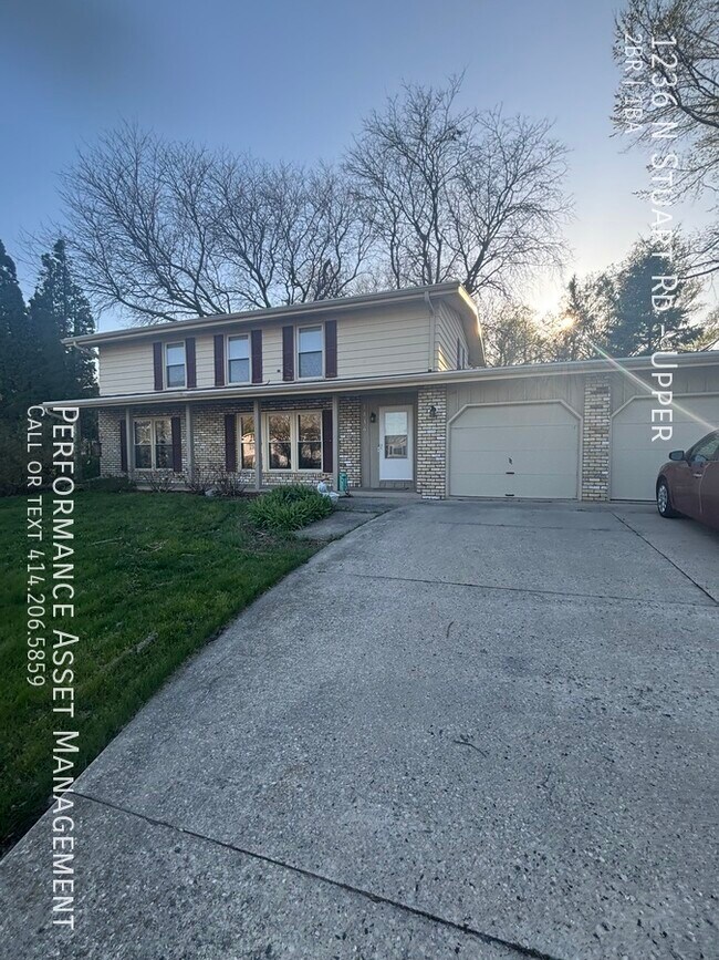 Building Photo - Beautiful 2 bedroom upper in Mt Pleasant
