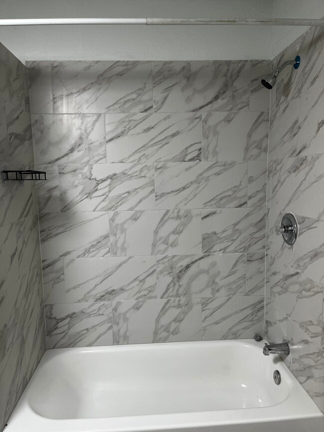 Building Photo - 1914 W Wildwood Dr