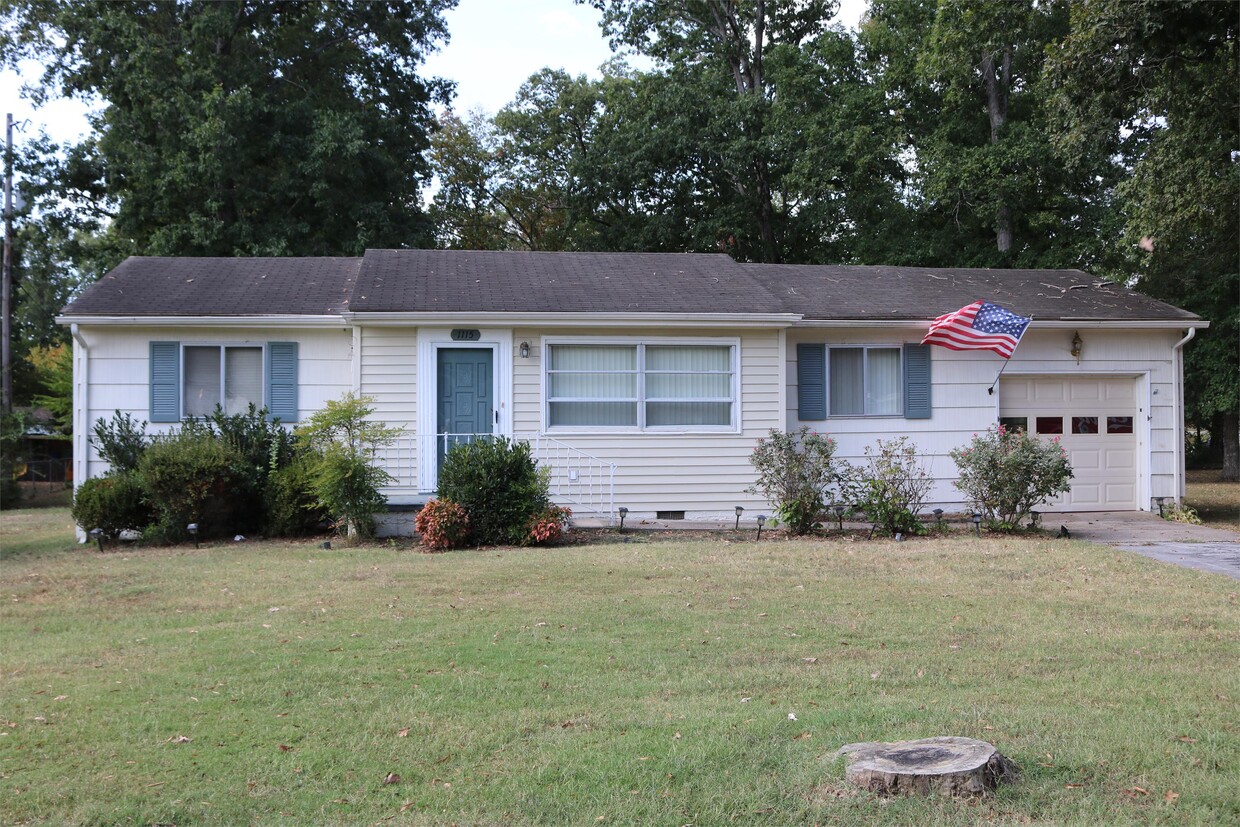 Primary Photo - 1115 Cranbrook Dr