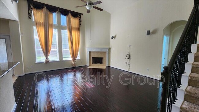 Building Photo - 2318 Nashmor Dr