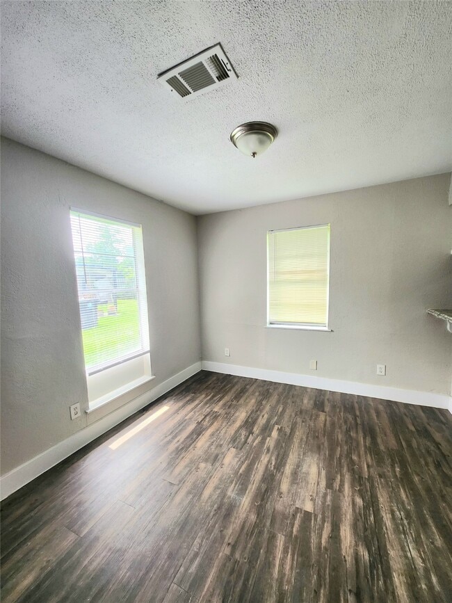 Foto del edificio - 9110 Kentshire Dr