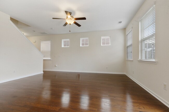 Foto del edificio - 9814 Lone Cypress Ln