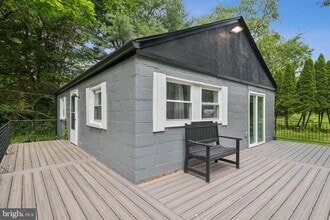Building Photo - 611 Powell Rd