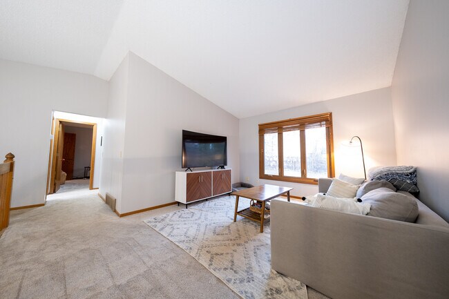 Foto del edificio - 825 Golden Meadow Rd