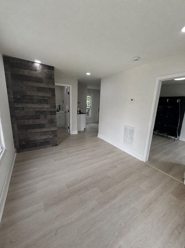 Foto del edificio - 7612 Hackett Ave