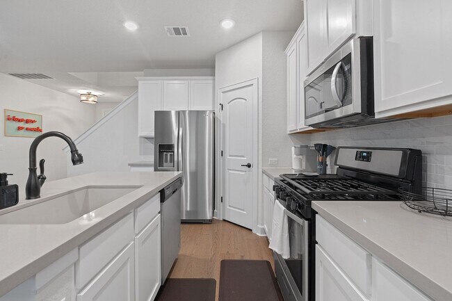 Foto del edificio - 6113 Dumfries Ln