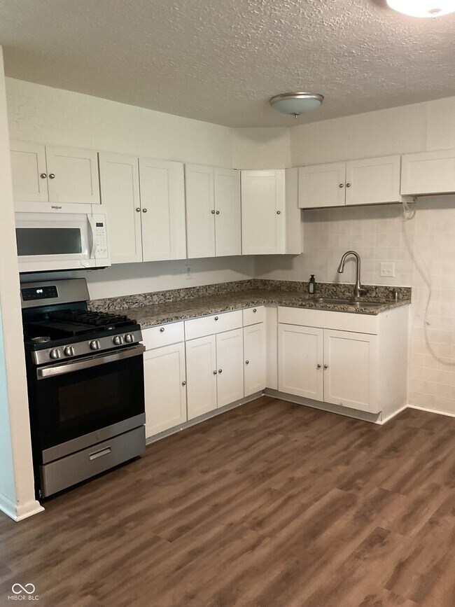 Building Photo - 835 Princeton Dr