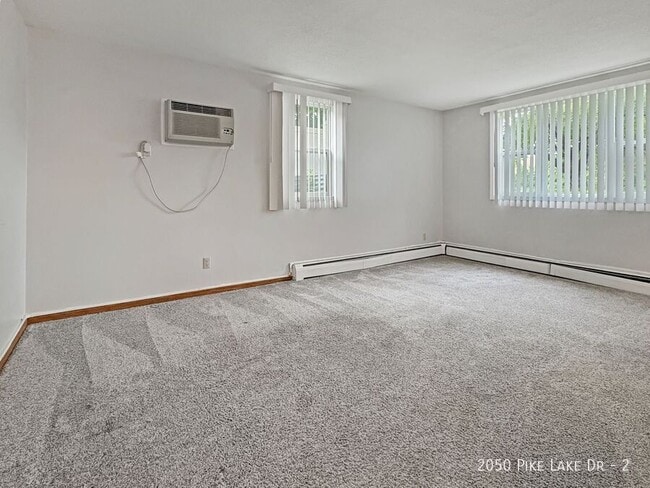 Foto del edificio - 2050 Pike Lake Dr