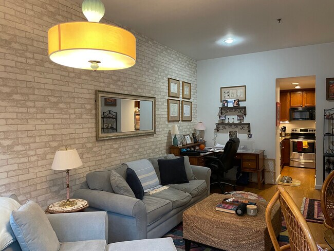 Building Photo - 416 Marlborough St