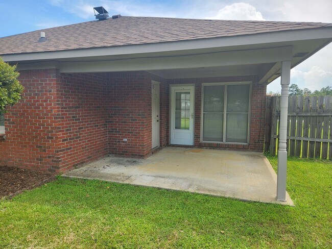 Foto del edificio - 6523 Fairfax Way