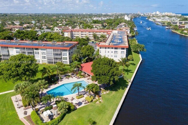 Foto del edificio - 3050 NE 48th Ct