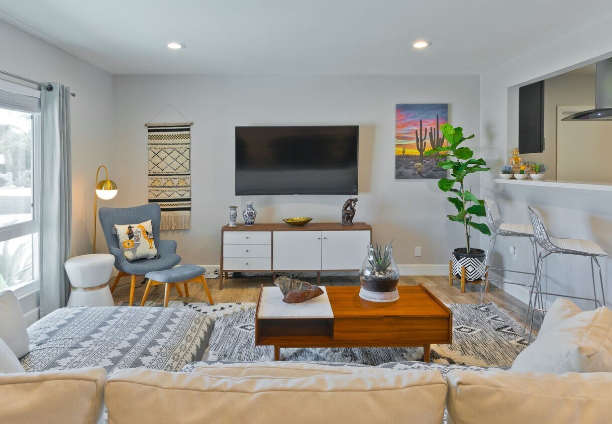 Primary Photo - Modern home w Private Pool, Spa, Pets Welc...