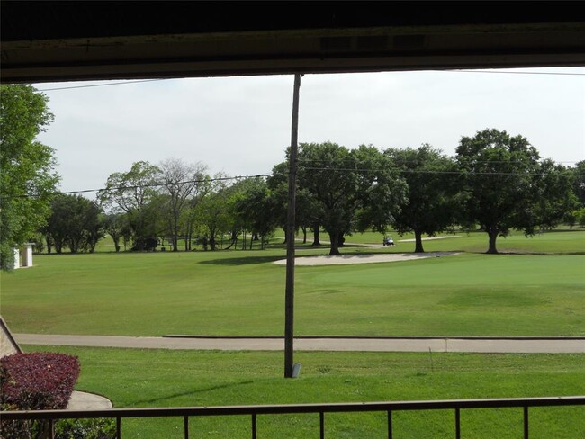 Foto del edificio - 8543 Sands Point Dr