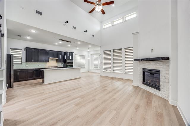 Foto del edificio - 2100 Creekbluff Ct