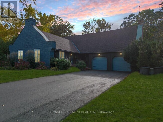 Photo du bâtiment - 1294 Gatehouse Dr