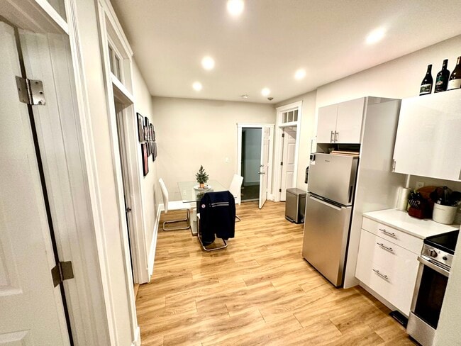 Foto del edificio - 829-833 Beacon Unit 504