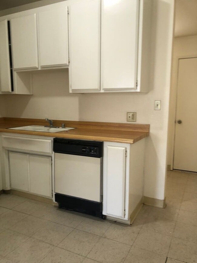 Building Photo - WI1709