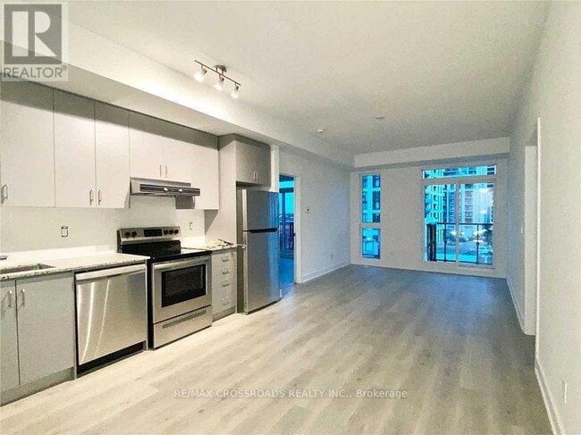 Photo du bâtiment - 1709-1709 Bur Oak Ave