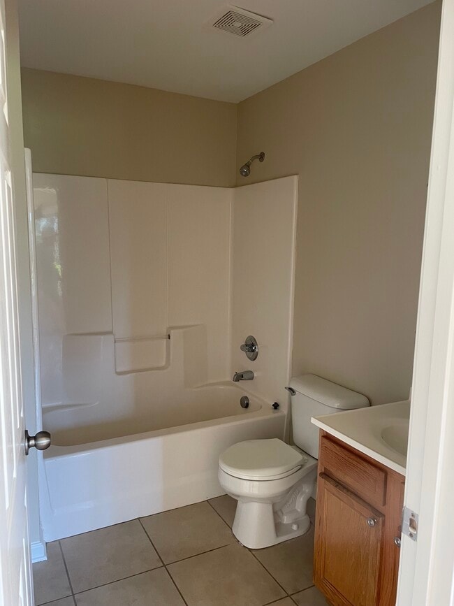 Building Photo - 512 Victoria Manor Dr