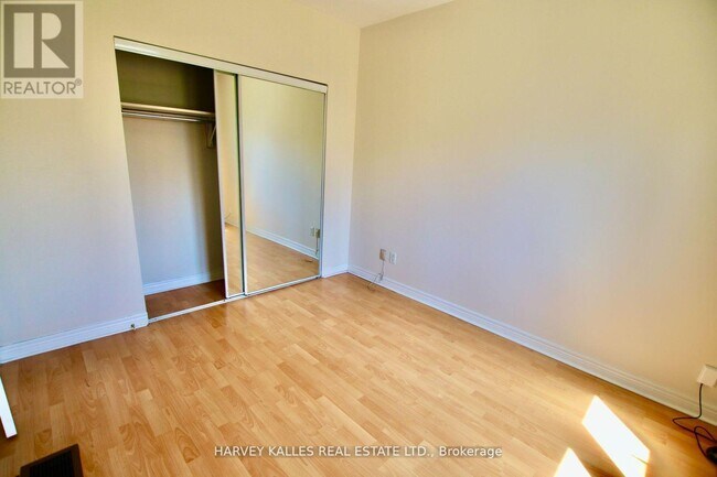 Photo du bâtiment - 775-775 Ossington Ave