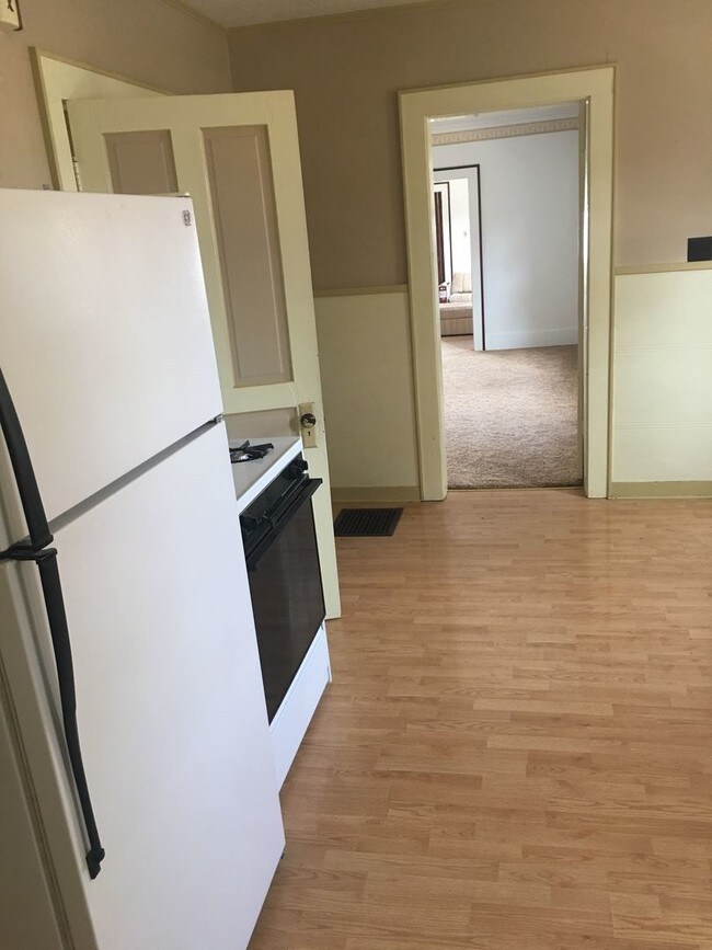 Building Photo - 2 br, 1 bath House - 331 W 25th St