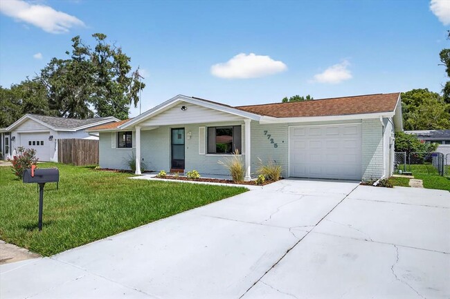 Building Photo - 7725 Summertree Ln