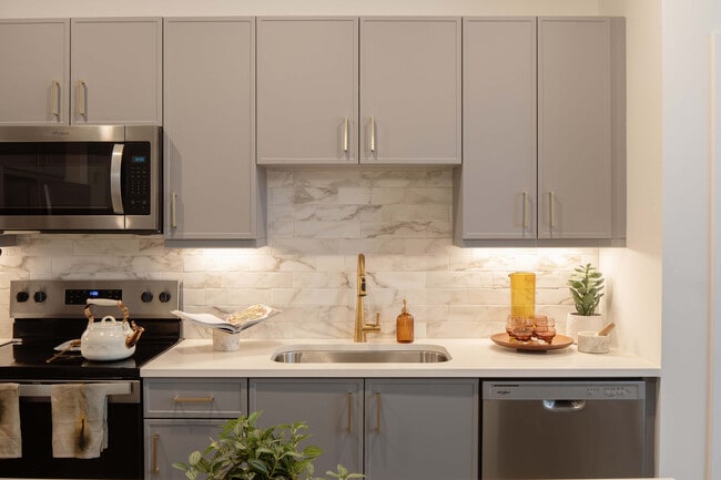 Building Photo - Wayfern Apartments