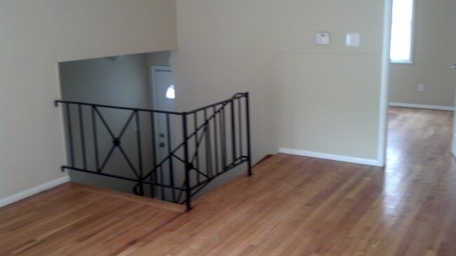 Building Photo - 9505 Ditman Way