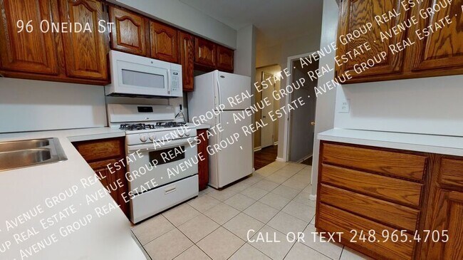 Foto del edificio - 96 Onieda St. - Charming Pontiac 2Bed/1Bat...