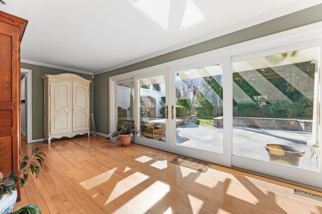 Foto del edificio - 78 Meadow Rd