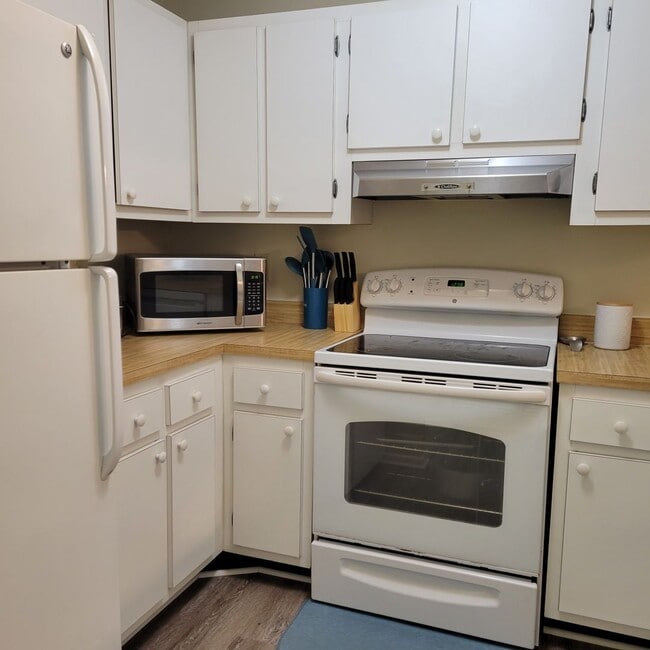 Photo - Seasonal/short term 2/2 ground floor condo...