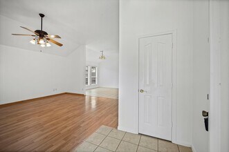 Building Photo - 26115 Cypresswood Dr