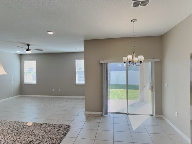 Foto del edificio - 5621 Camilla St