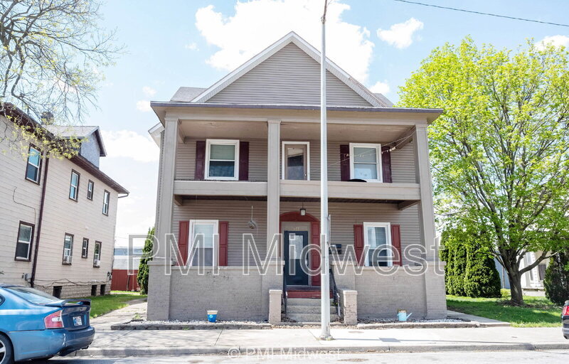 Primary Photo - 611 N Main St