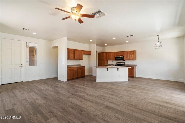 Building Photo - 12565 W Apodaca Dr