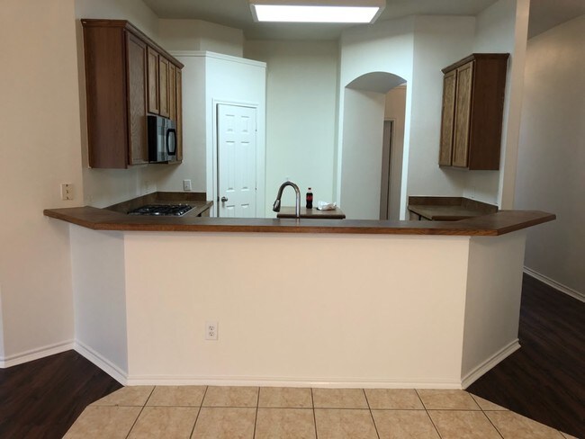 Building Photo - 9880 Wyndbrook Dr