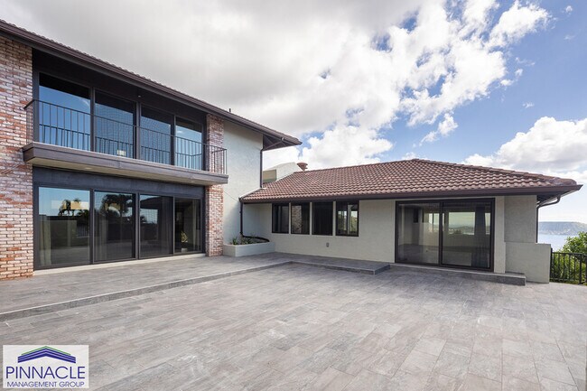 Building Photo - 1805 Alaweo St