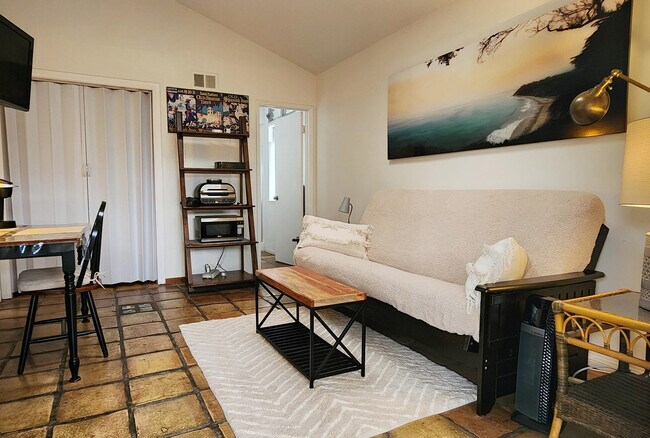porch to livingroom - 682 Carlo Dr